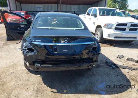 2017 Mercedes-Benz C 300 из США, поврежденный, VIN 55SWF4JB8HU218327